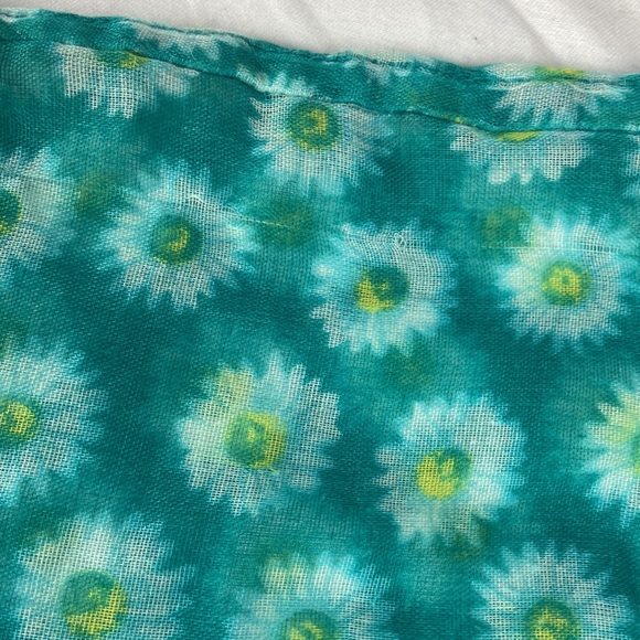 Daisy covered turquoise, infinity scarf - Picture 9 of 10